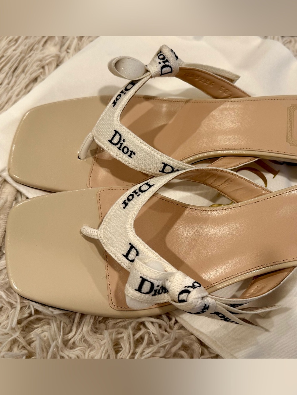 Dior J’Adior Trench Beige Embroidered White Cotton Thong Sandals Size 38.5 NEW - Picture 2 of 6